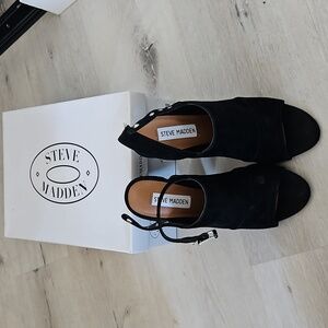 Steve Madden Black Suede Buckle Heels